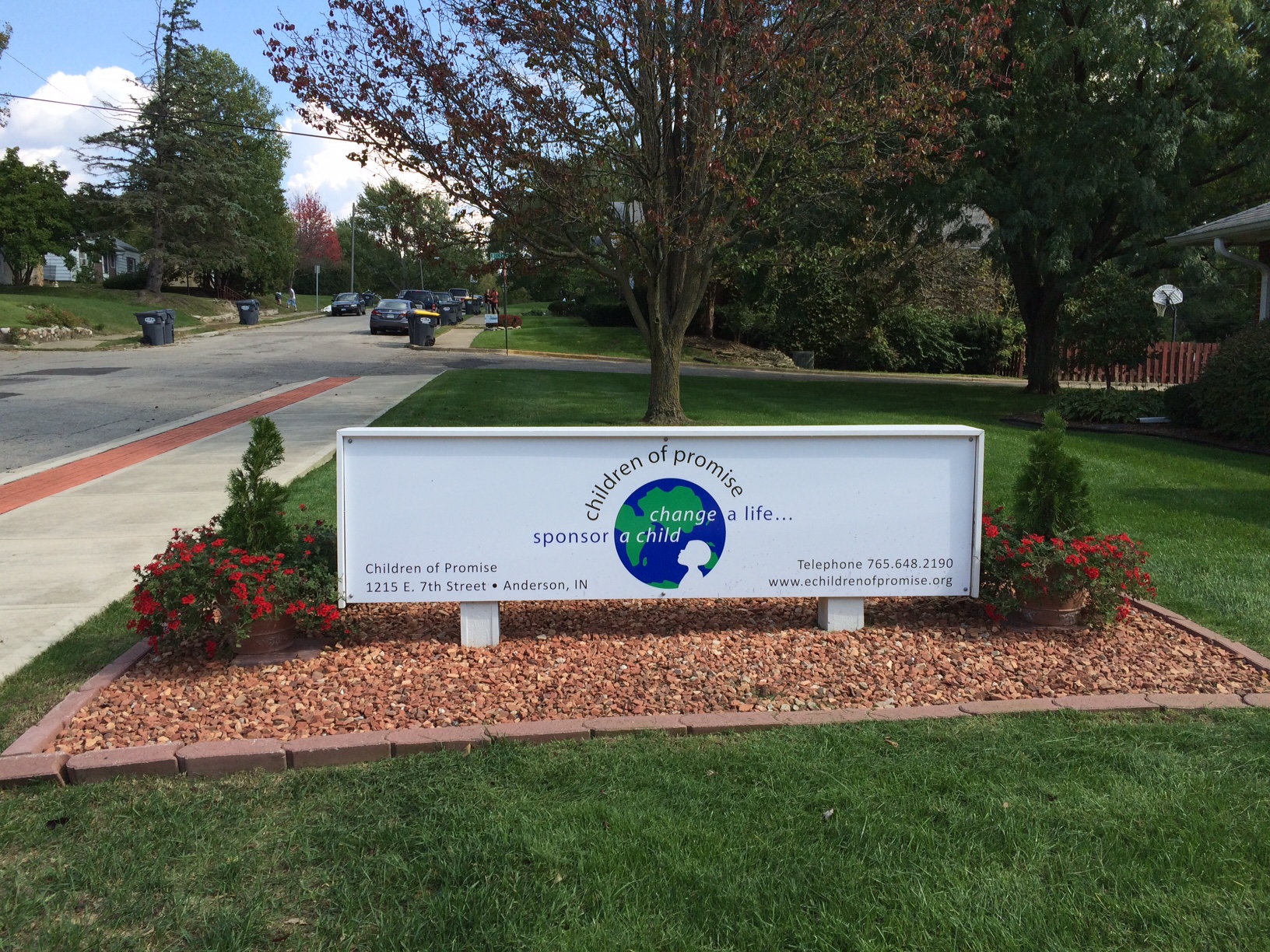 The new street sign is ready to welcome all our friends!